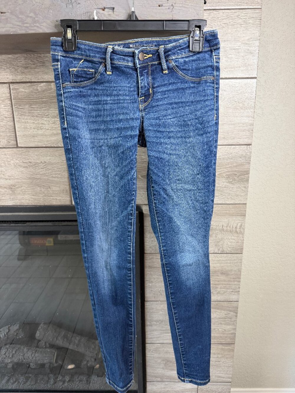 Mossimo Mid Rise Jegging Skinny Jeans Medium Wash Size 2/26R